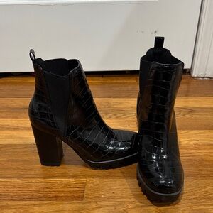 Black leather Croc-Embossed booties